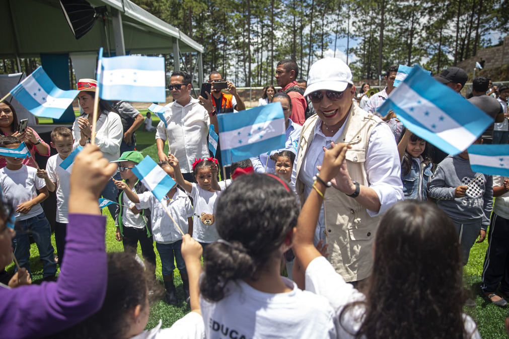 Fotografía Presidenta Constitucional de la República de Honduras 2_20