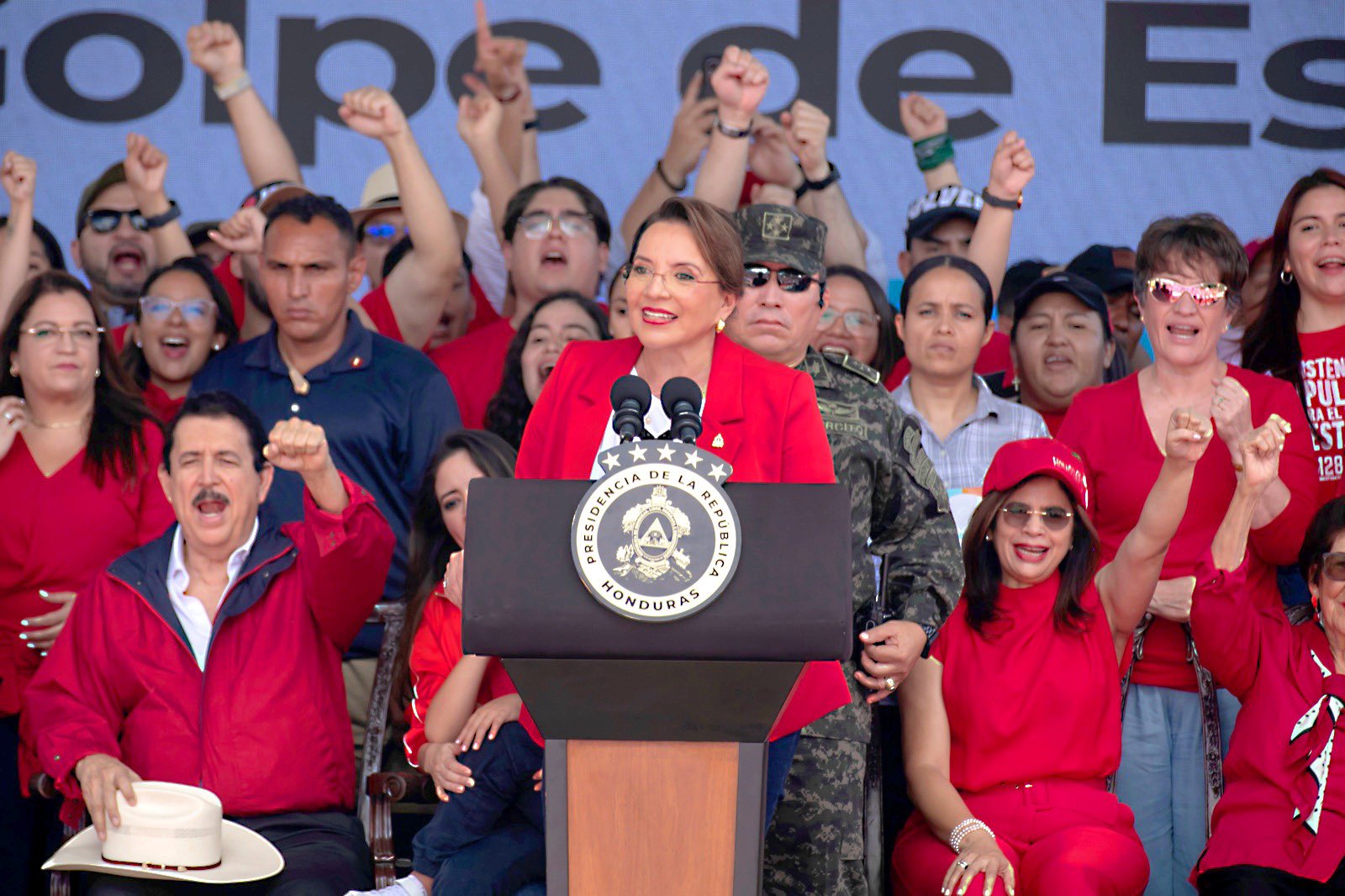 Presidenta de la República, Xiomara Castro en la gran movilización popular de apoyo a su Gobierno