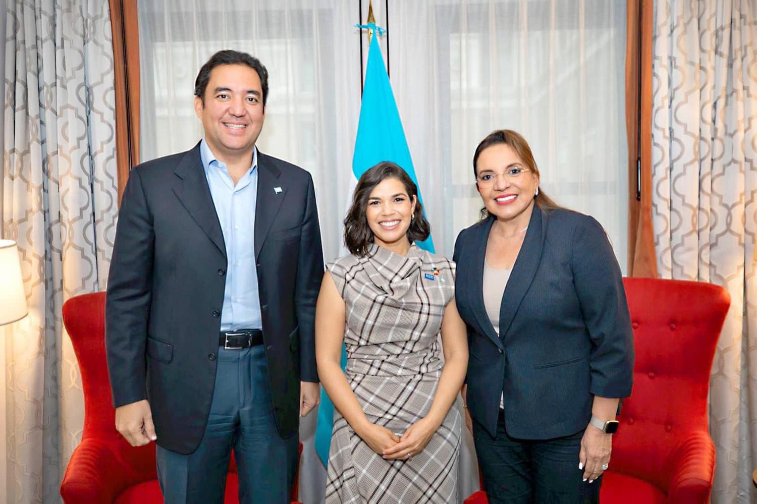 Presidenta Xiomara Castro recibió a la compatriota América Ferrera, Embajadora Mundial de Buena Voluntad de la Organización Internacional de las Migraciones para reafirmar los derechos de los migrantes