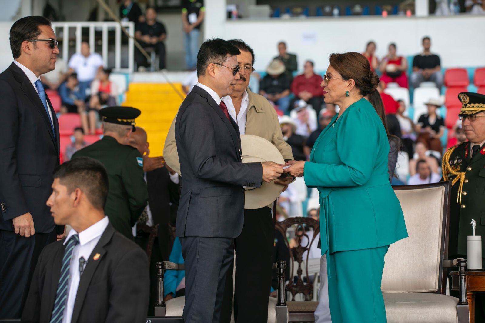 Presidenta Xiomara Castro recibe carta de su homólogo de China para el fortalecimiento de las relaciones bilaterales 