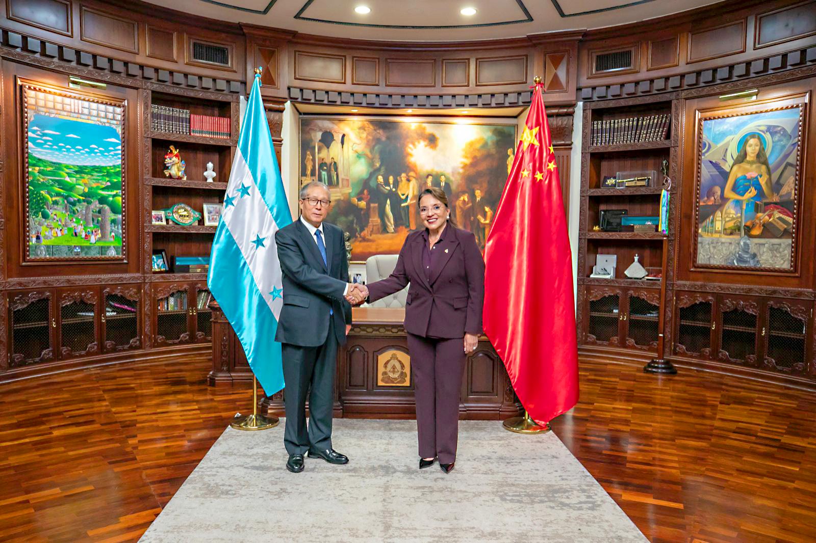 Temas educativos, agrícolas y energéticos en la agenda de la Presidenta Xiomara Castro y el vicepresidente de la Asamblea Popular Nacional China