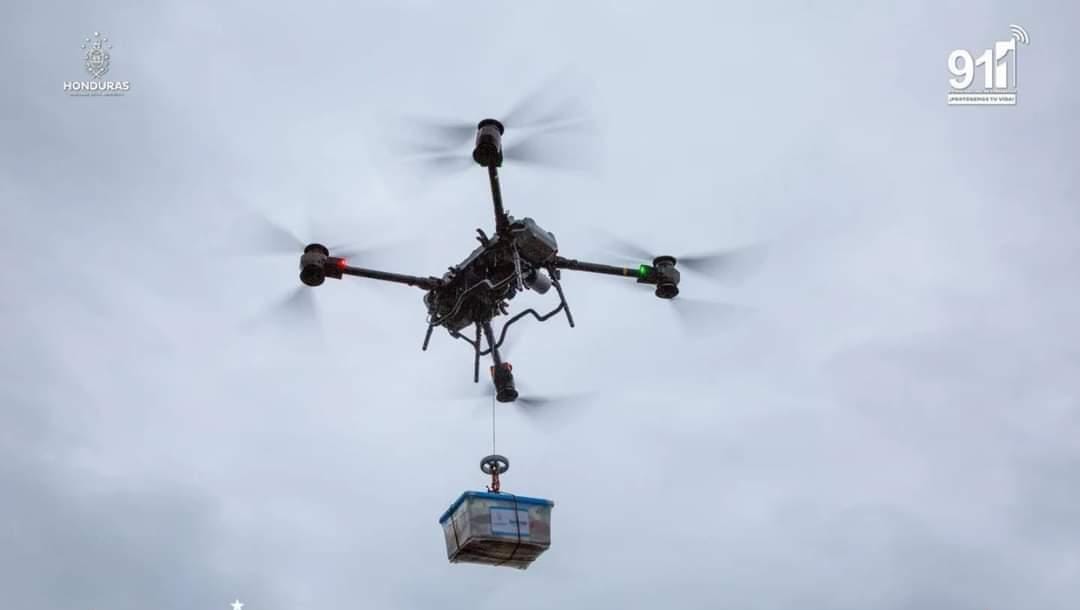 Gobierno de la Presidenta Xiomara Castro utiliza drones para distribuir ayuda humanitaria tras el paso de la tormenta 