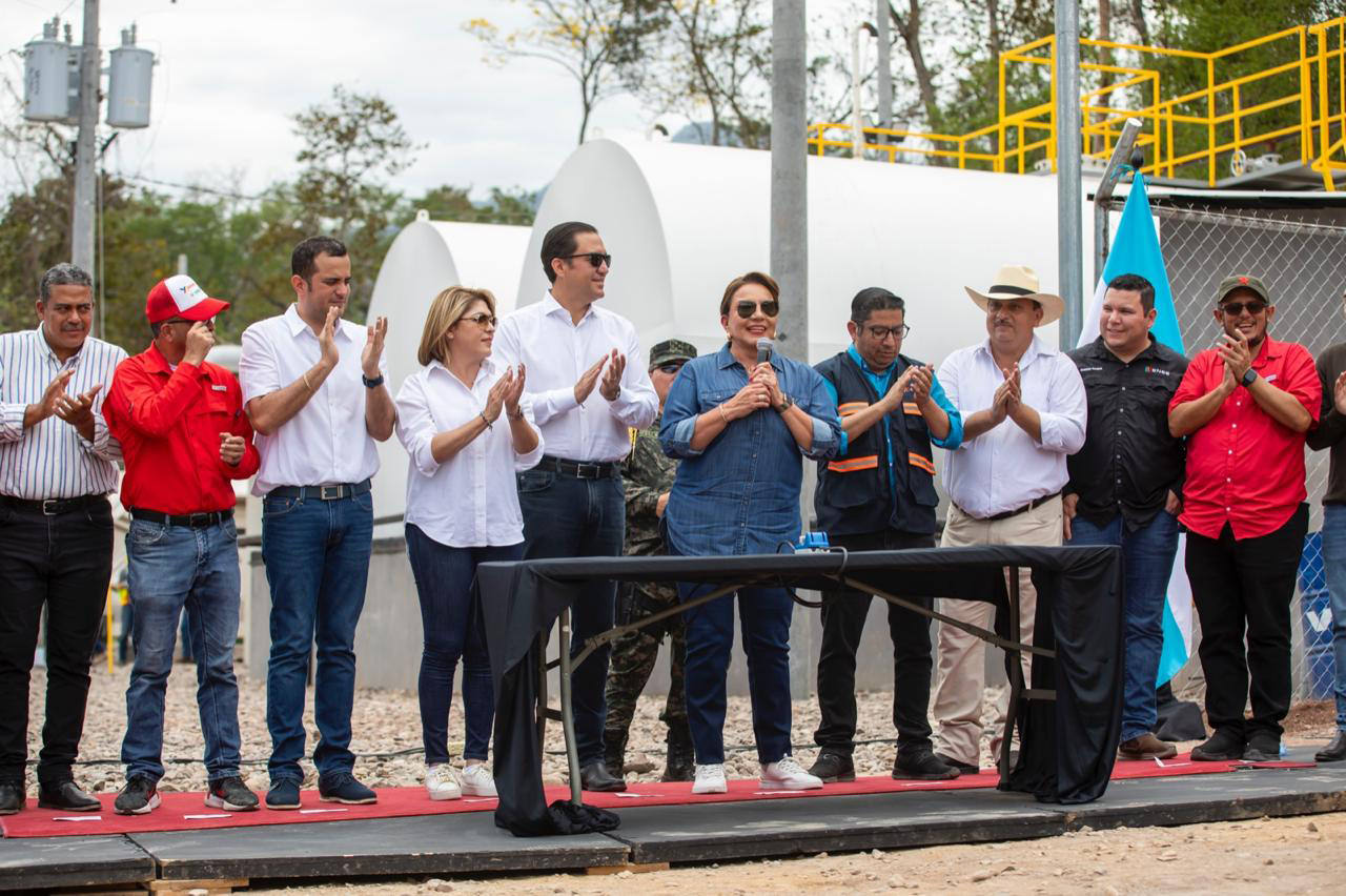 Presidenta Xiomara Castro en la inauguración de una Planta Generadora de Energía Eléctrica, en La Arada, Santa Bárbara