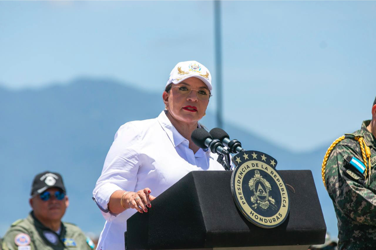 Presidenta Xiomara Castro en la Ceremonia de Clausura del “V Curso Internacional de Buceo Militar de Combate Promoción 34-2025”