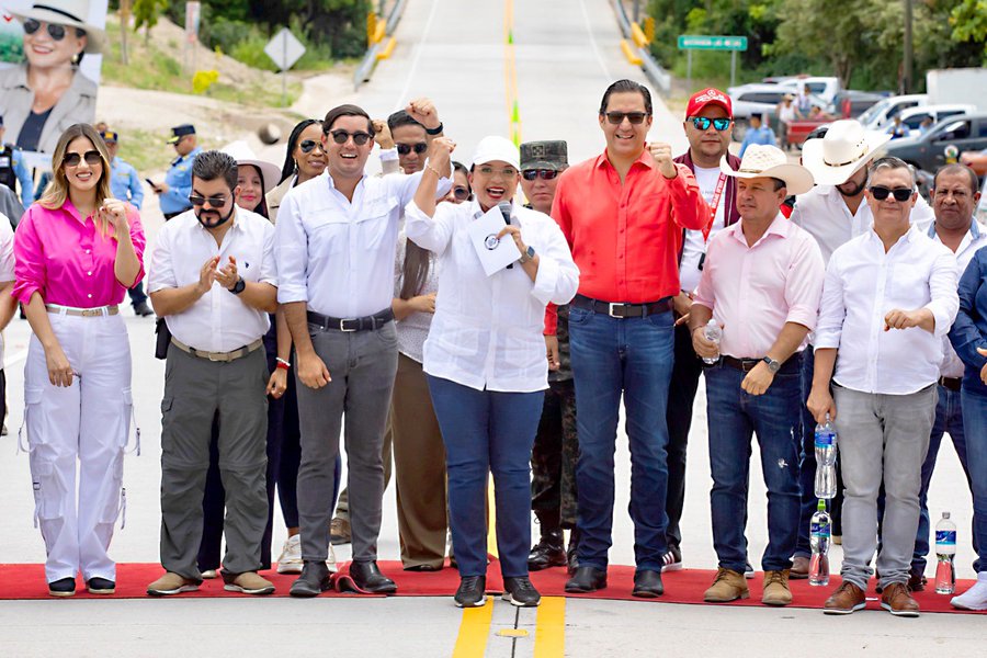 Presidenta Xiomara Castro inaugura tramo clave hacia Danlí y promete más carreteras sin peajes