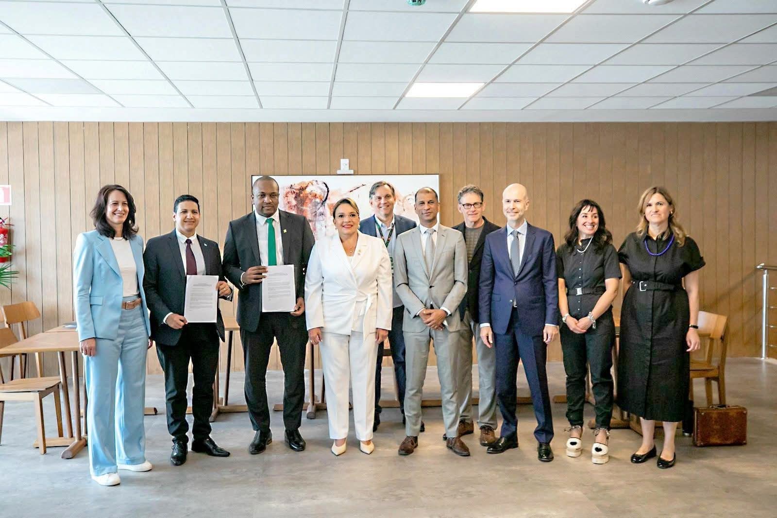 Presidenta Xiomara Castro participa como testigo de honor en la firma de Carta de Intenciones para la venta de carbono